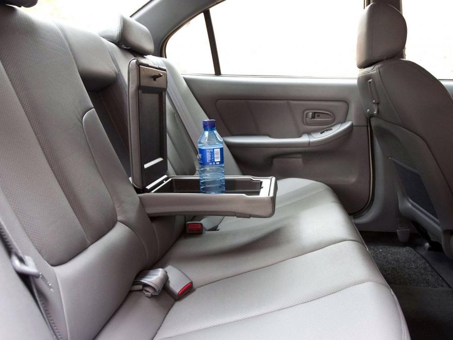  Hyundai Elantra Sedan 2004 года  (ZA) (фото 6 из 9)